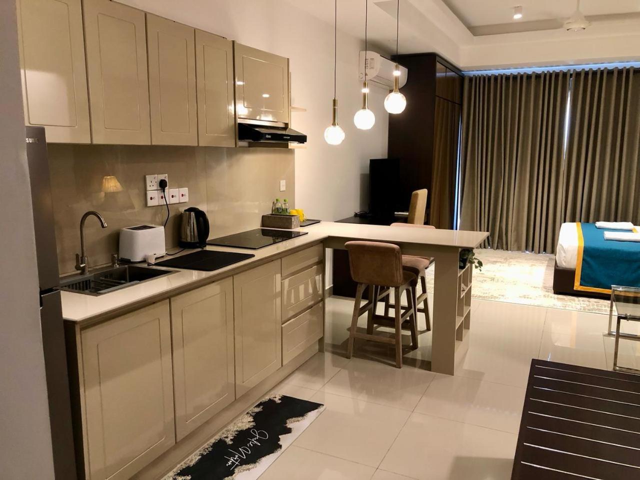 Negombo Ocean Breeze - Bliss On The Beach Luxury Apartments By Serendib Vacation Eksteriør billede